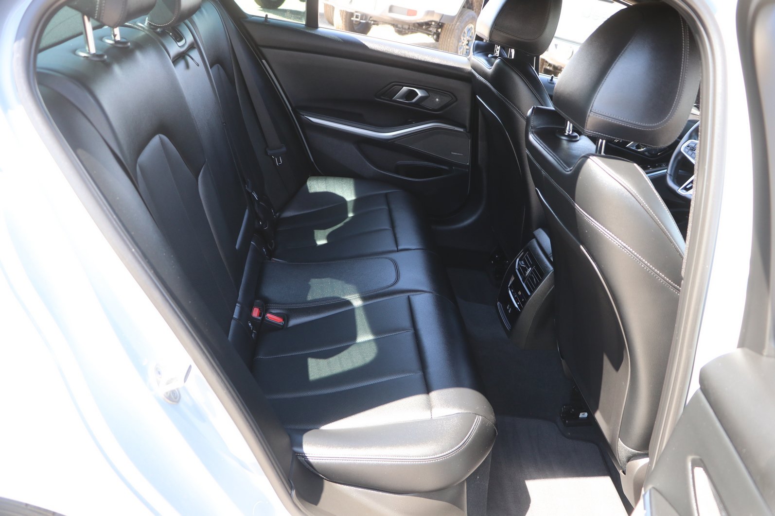 Used 2025 BMW 330i Sedan RWD image 31