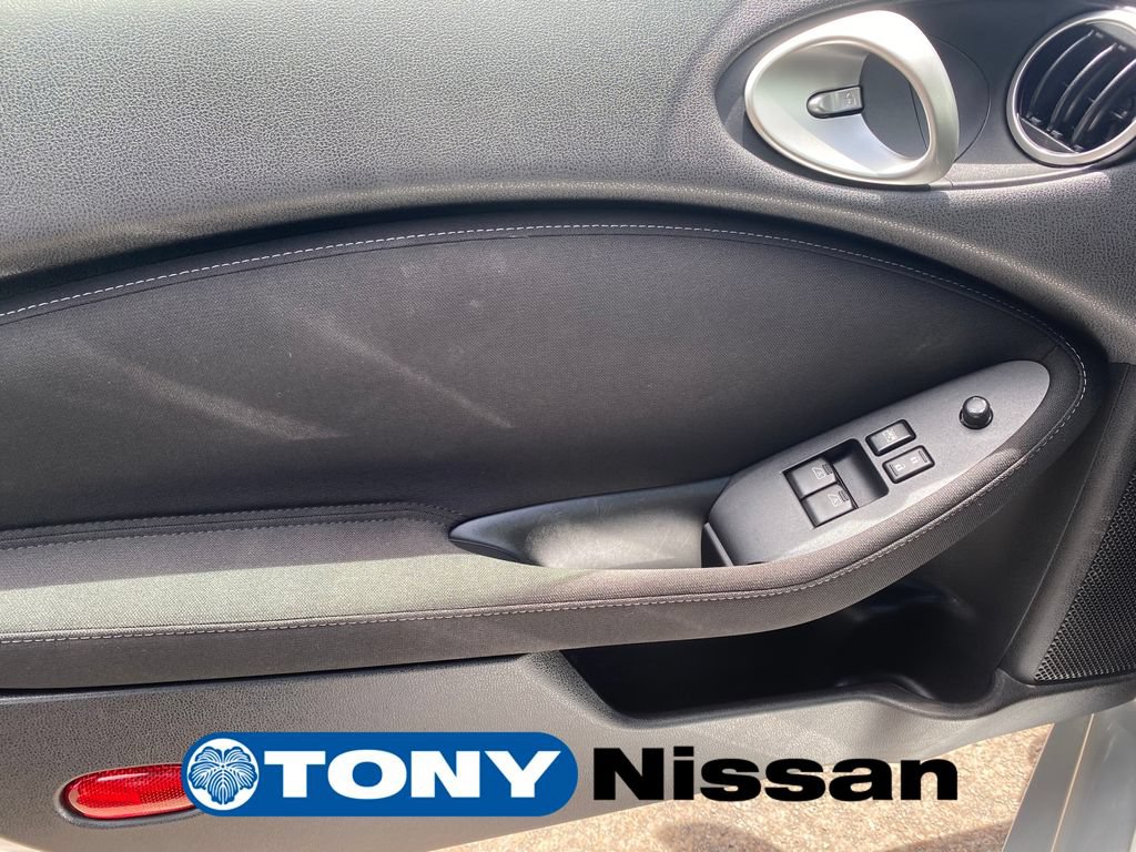 Used 2017 Nissan 370Z Coupe RWD image 13