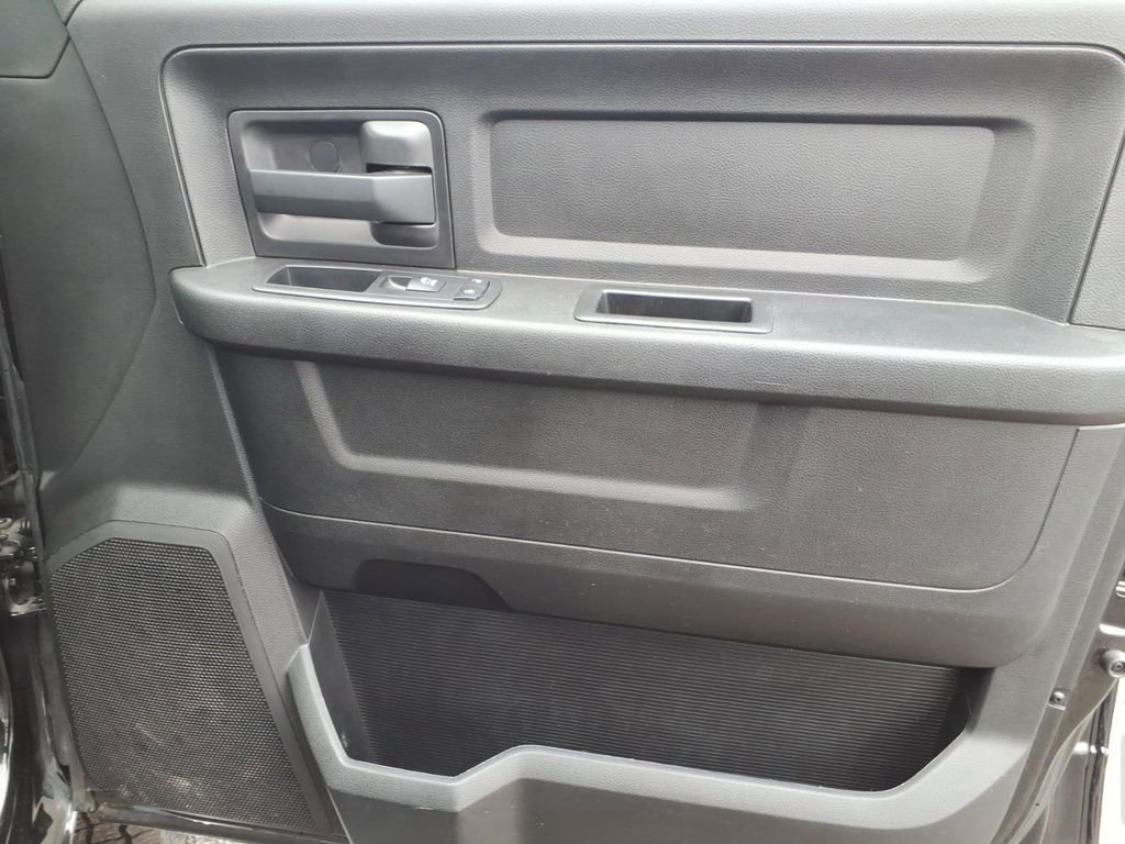 Used 2018 RAM 2500 Tradesman w/ Chrome Appearance Group image 10