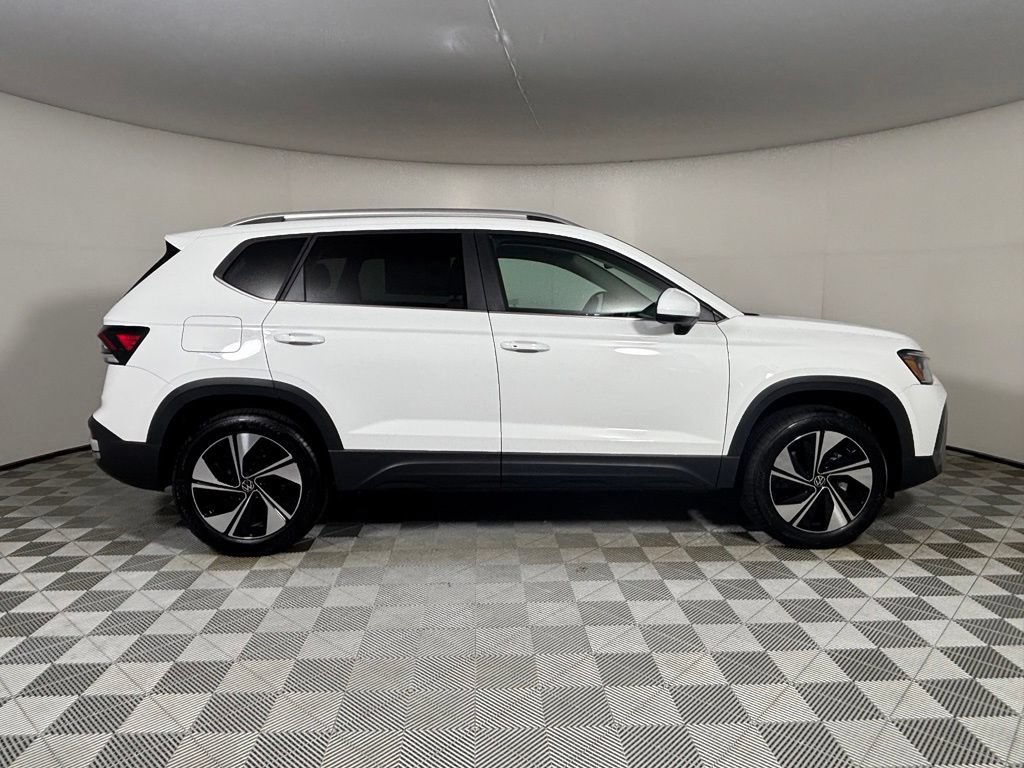 New 2026 Volkswagen Taos SE AWD/4WD image 7