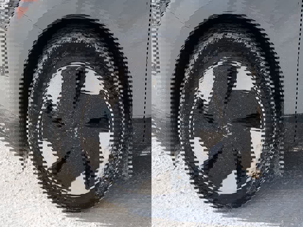 New 2026 Volvo EX30 Plus w/ Protection Package Premier image 13