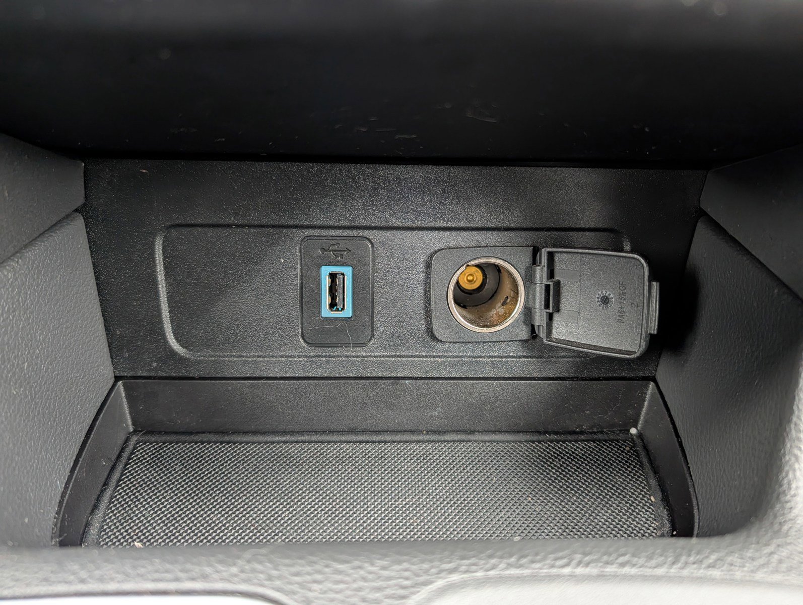 Used 2018 Ford Escape SE w/ Ford Safe & Smart Package image 26