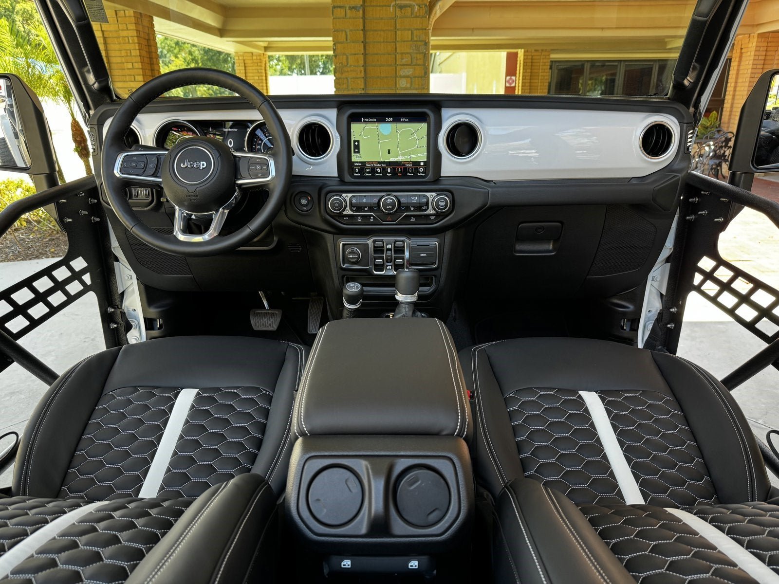 Used 2022 Jeep Wrangler Unlimited Sahara AWD/4WD image 7