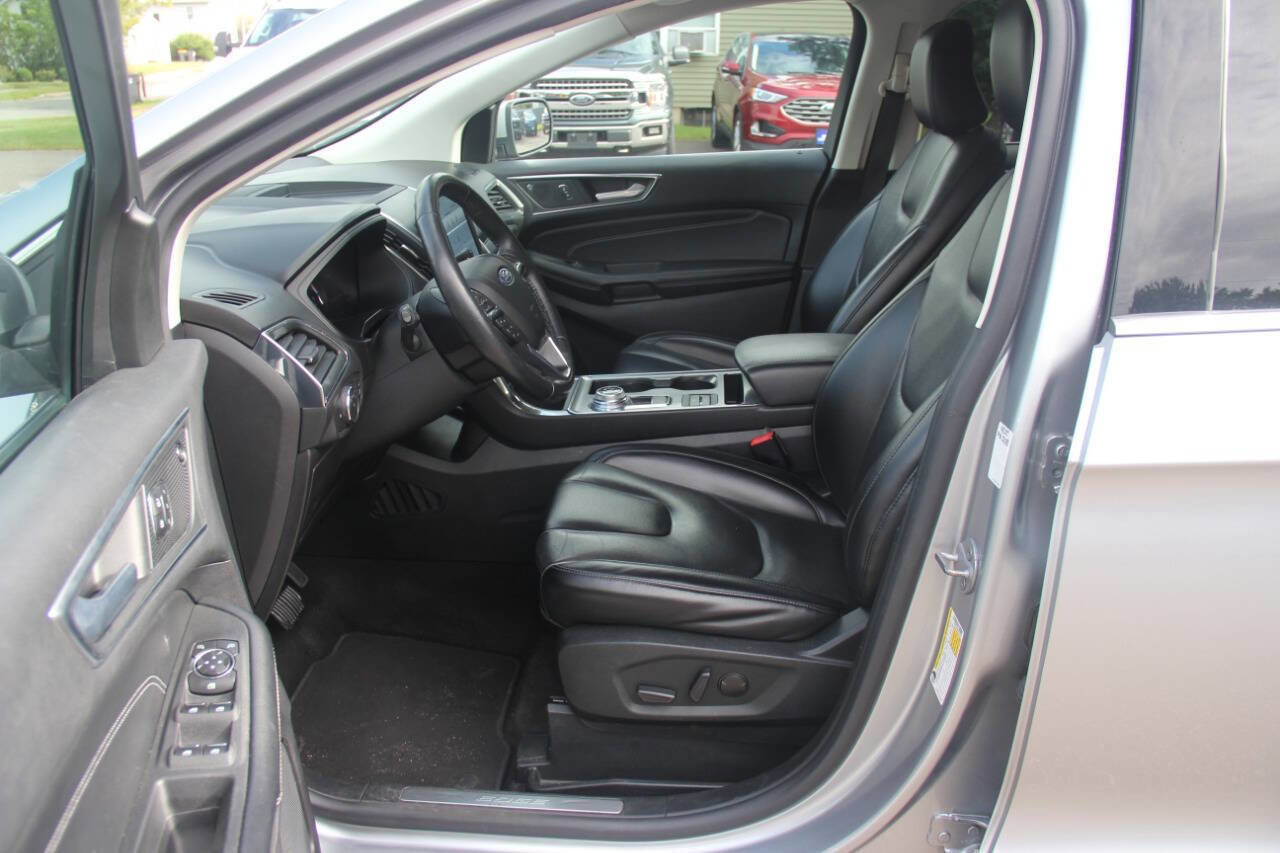 Used 2022 Ford Edge Titanium image 25