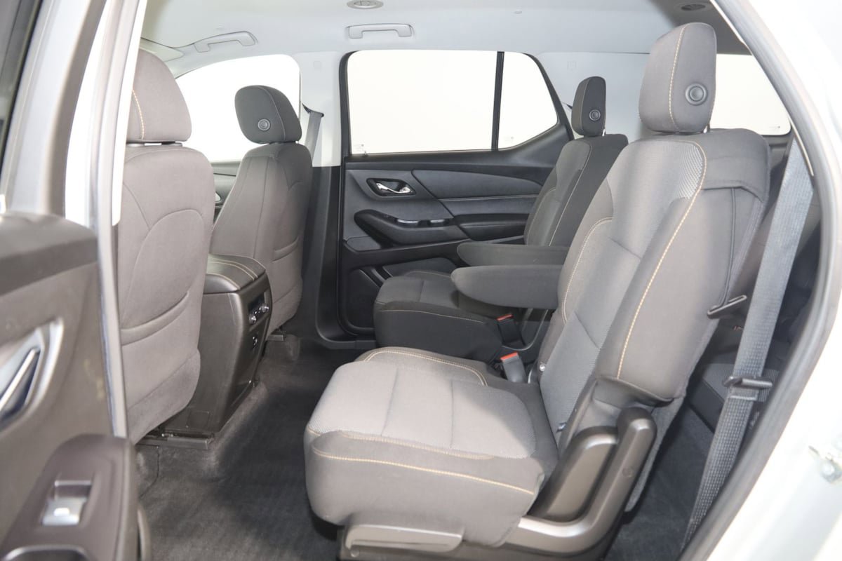 Used 2018 Chevrolet Traverse LT FWD image 46