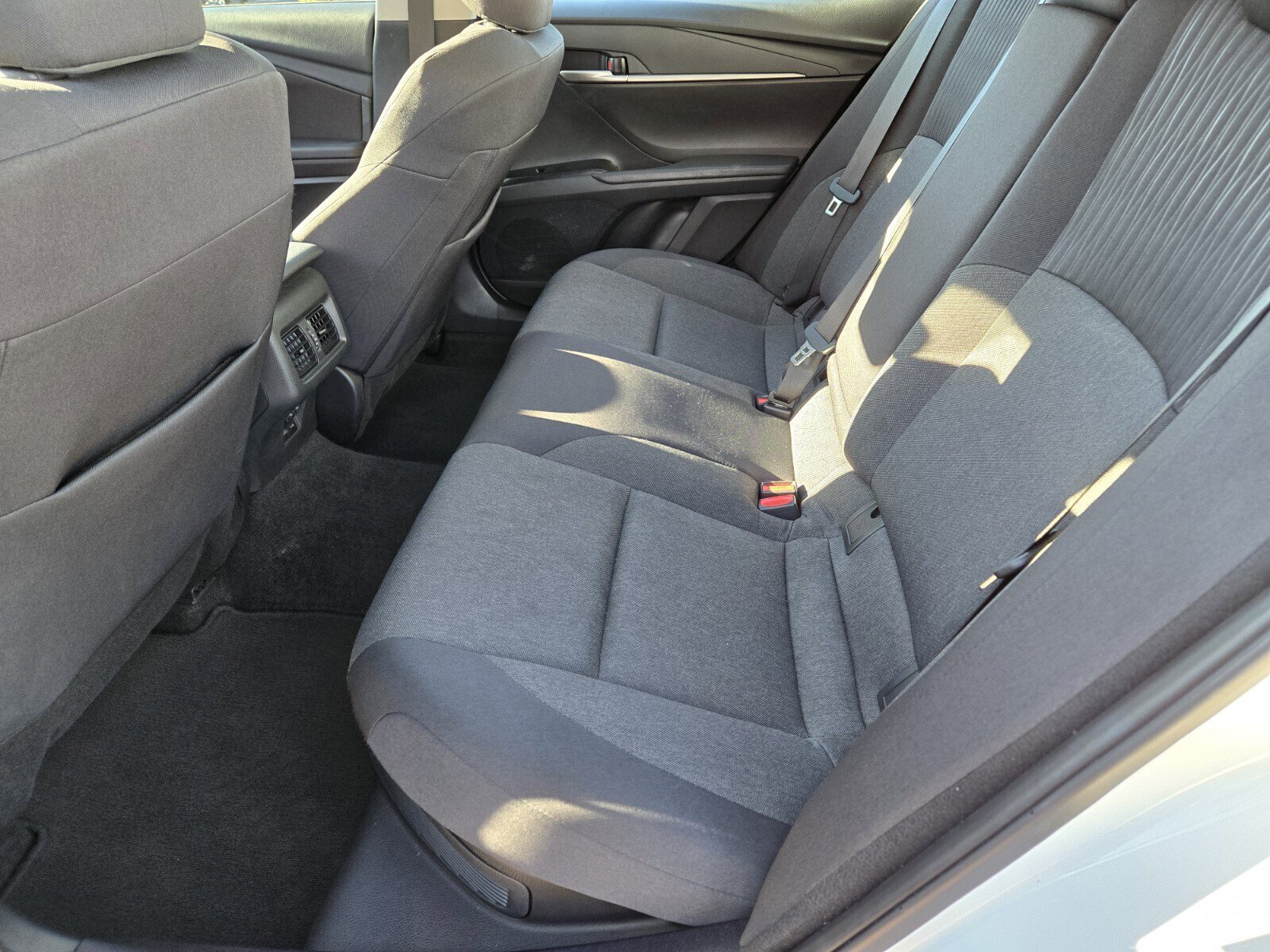 Used 2025 Toyota Camry SE image 13