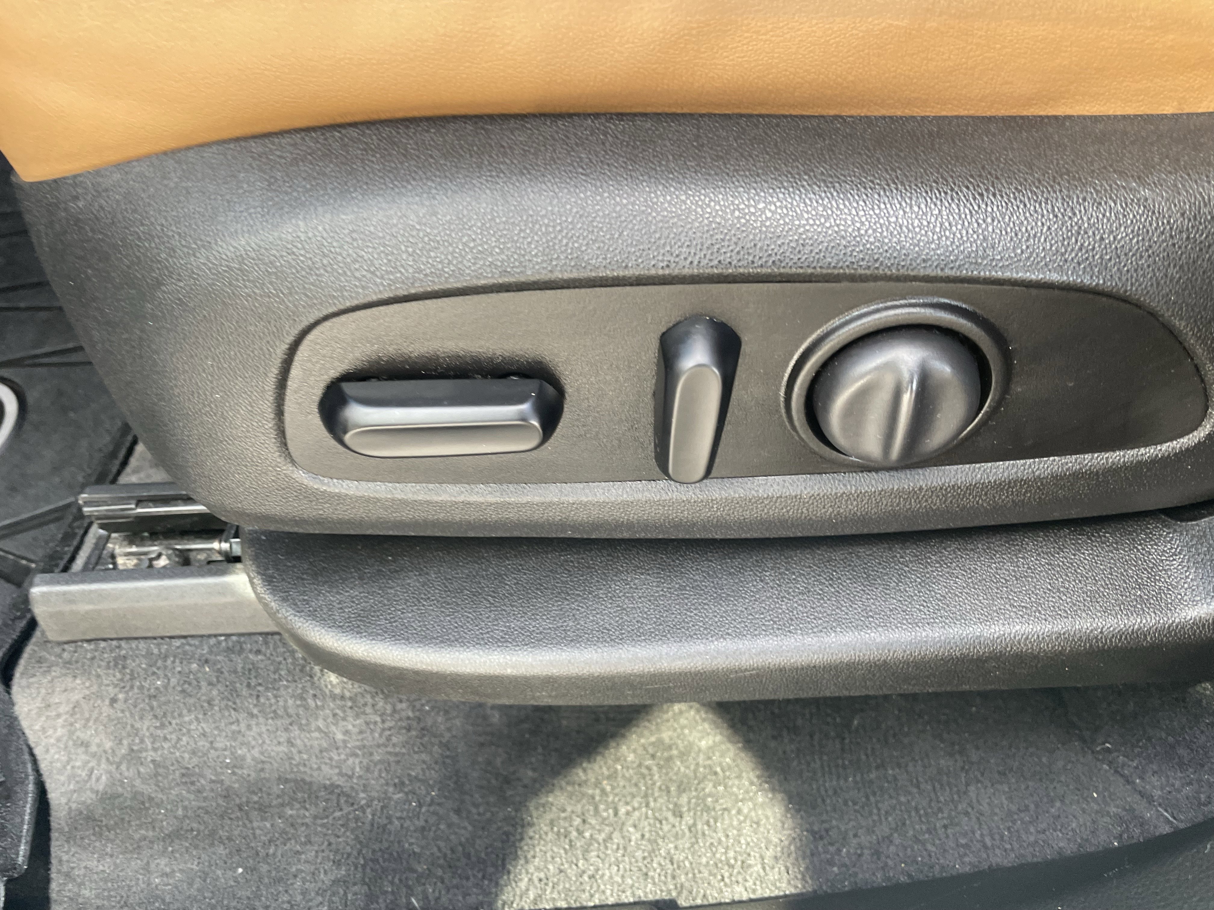 Used 2020 Buick Enclave Essence w/ LPO, Floor Liner Package AWD/4WD image 13