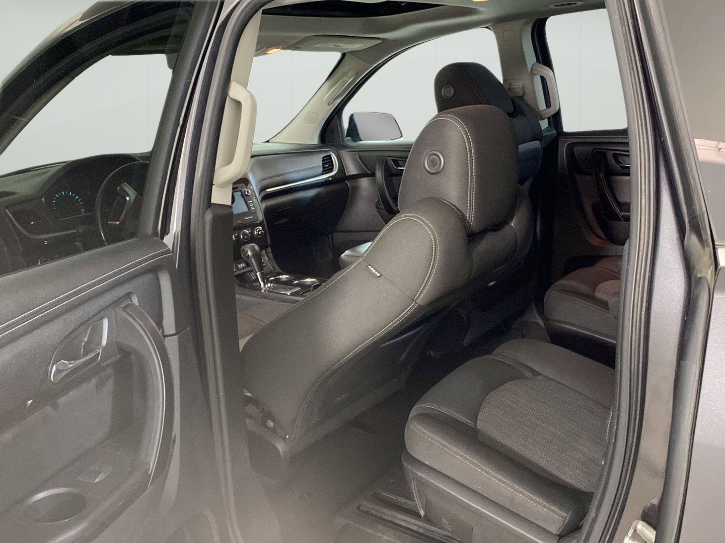 Used 2015 Chevrolet Traverse LT w/ Style and Technology Package AWD/4WD image 16