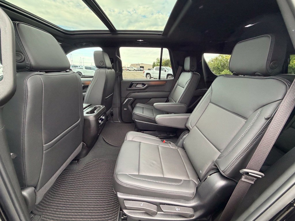 Used 2026 GMC Yukon Denali w/ Sun & Power Step Package AWD/4WD image 7