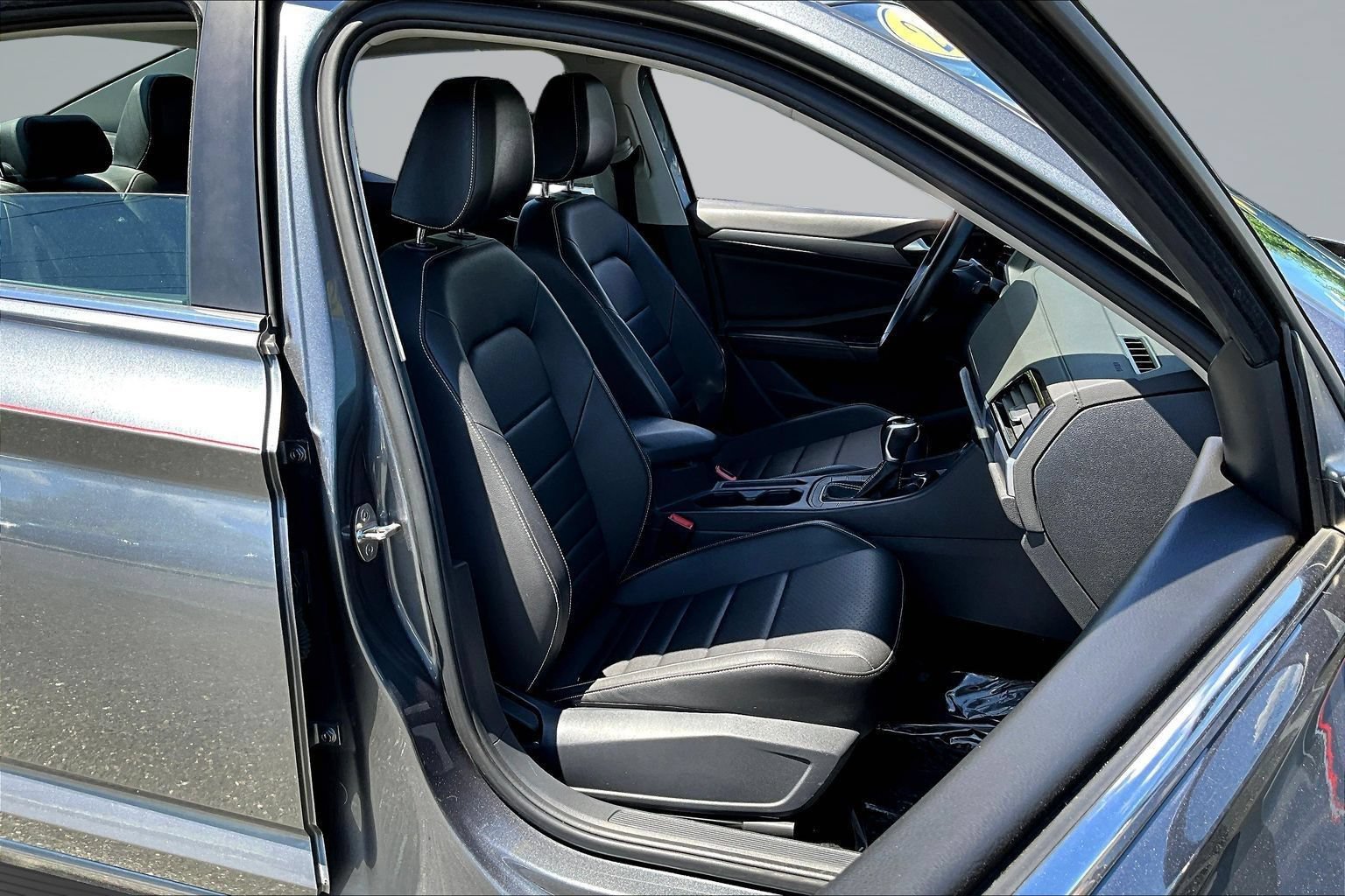 Used 2024 Volkswagen Jetta SE FWD image 27