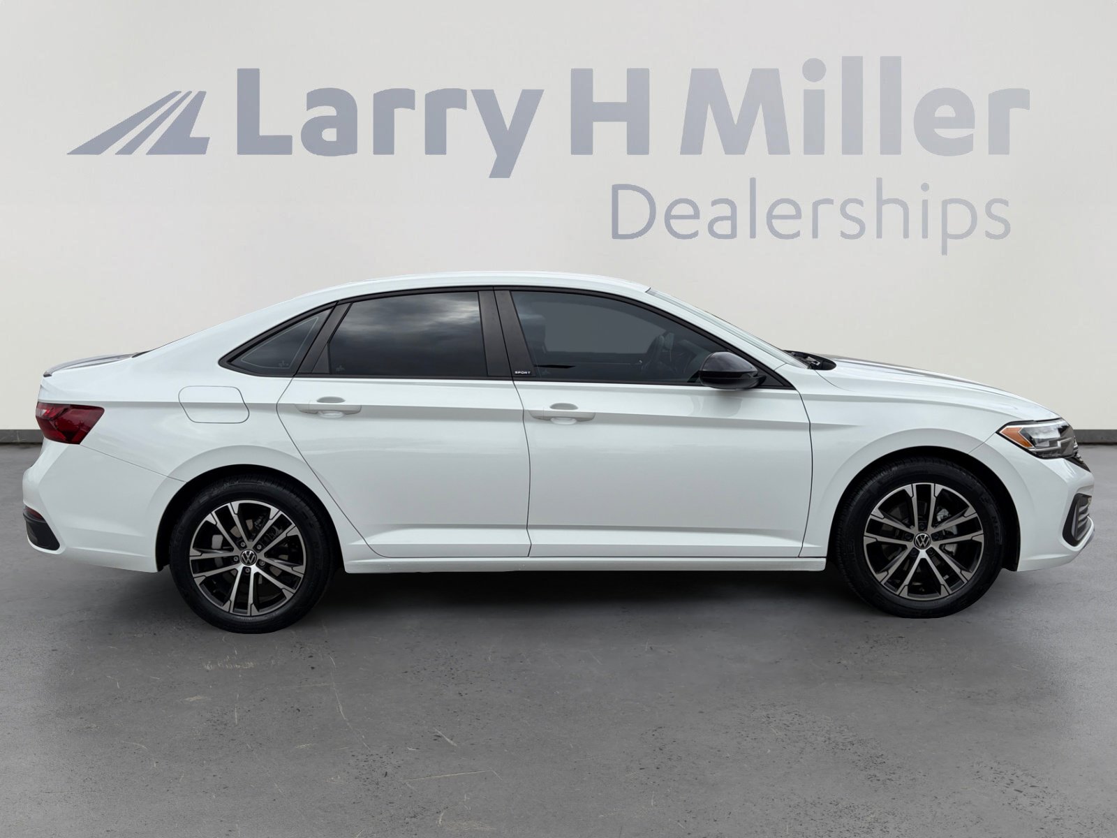 Used 2024 Volkswagen Jetta Sport FWD image 7