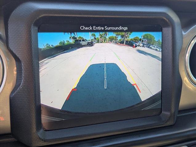 Used 2018 Jeep Wrangler Unlimited Sahara AWD/4WD image 15