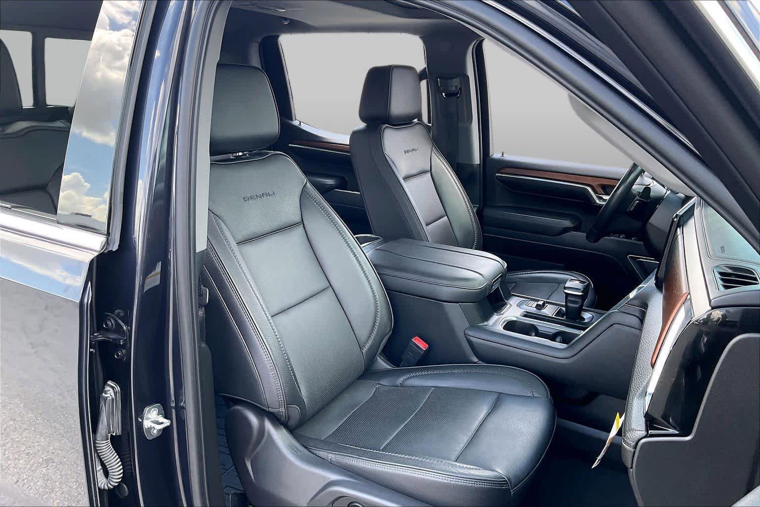 Used 2023 GMC Sierra 1500 Denali RWD image 9