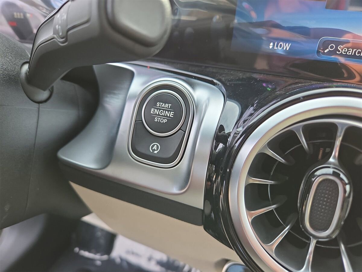 New 2026 Mercedes-Benz GLB 250 image 21