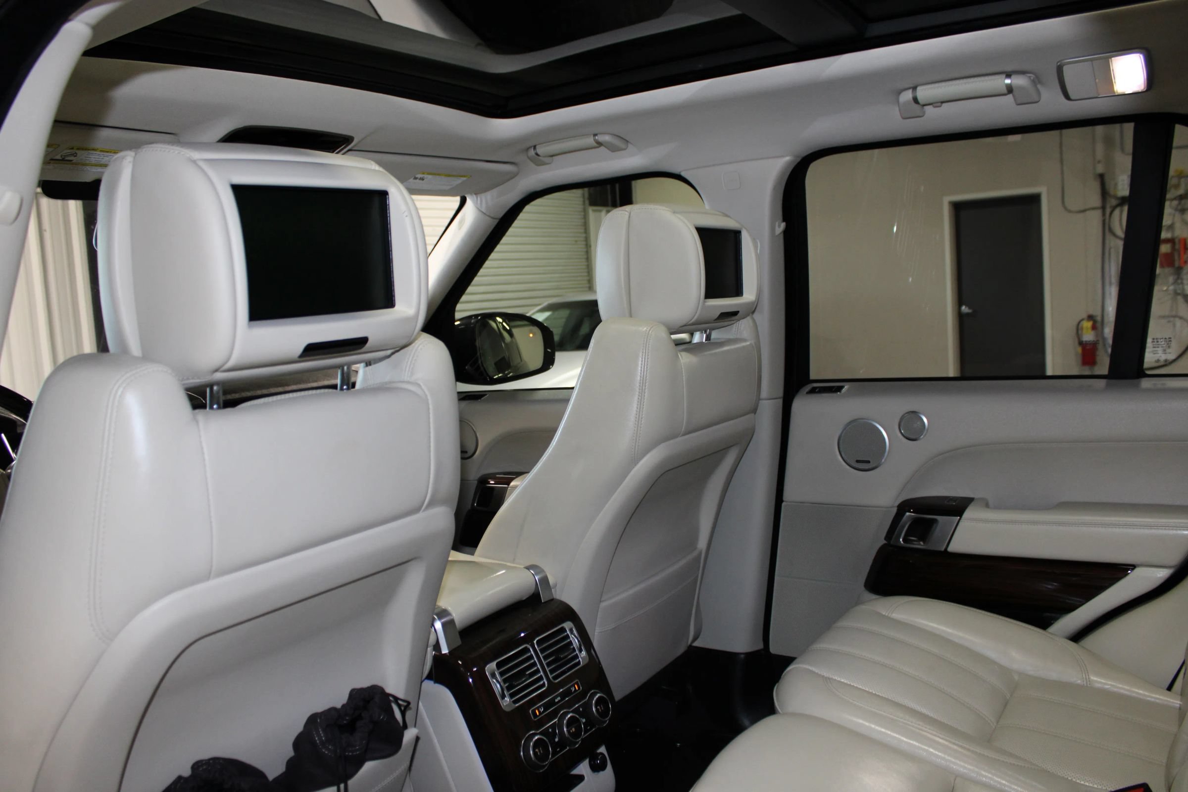 Used 2014 Land Rover Range Rover Supercharged AWD/4WD image 33