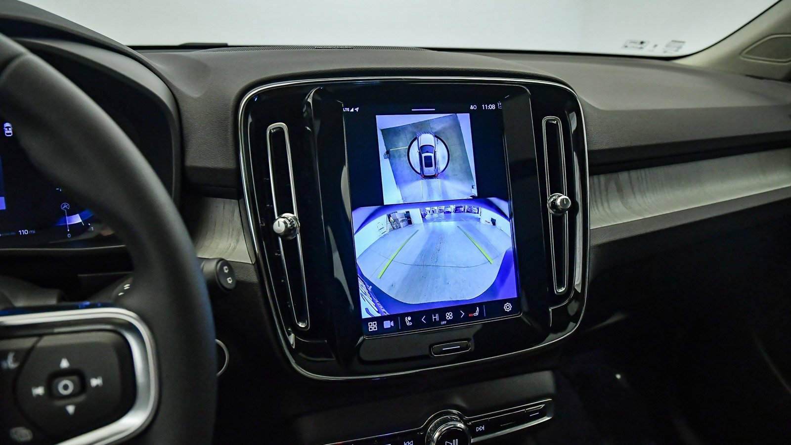 Certified 2025 Volvo XC40 B5 Plus w/ Climate Package image 26