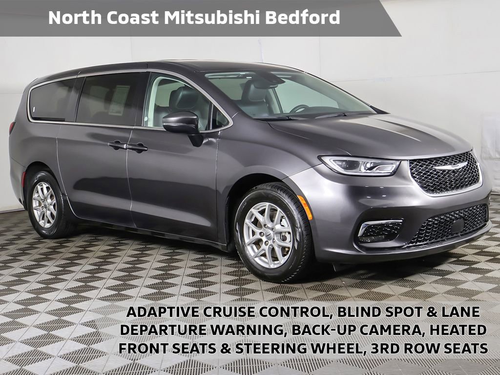 Used 2023 Chrysler Pacifica Touring-L FWD image 1