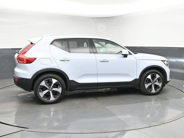 Used 2025 Volvo XC40 B5 Plus AWD/4WD image 9