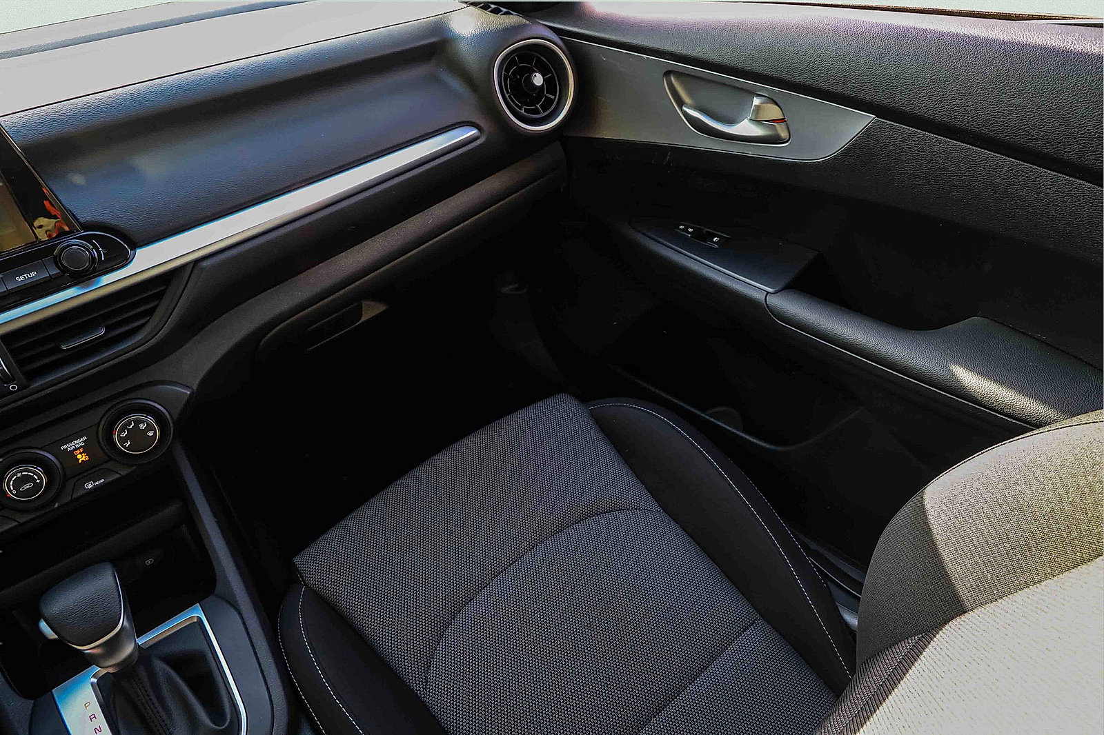 Certified 2024 Kia Forte LXS w/ LXS Technology Package FWD image 18