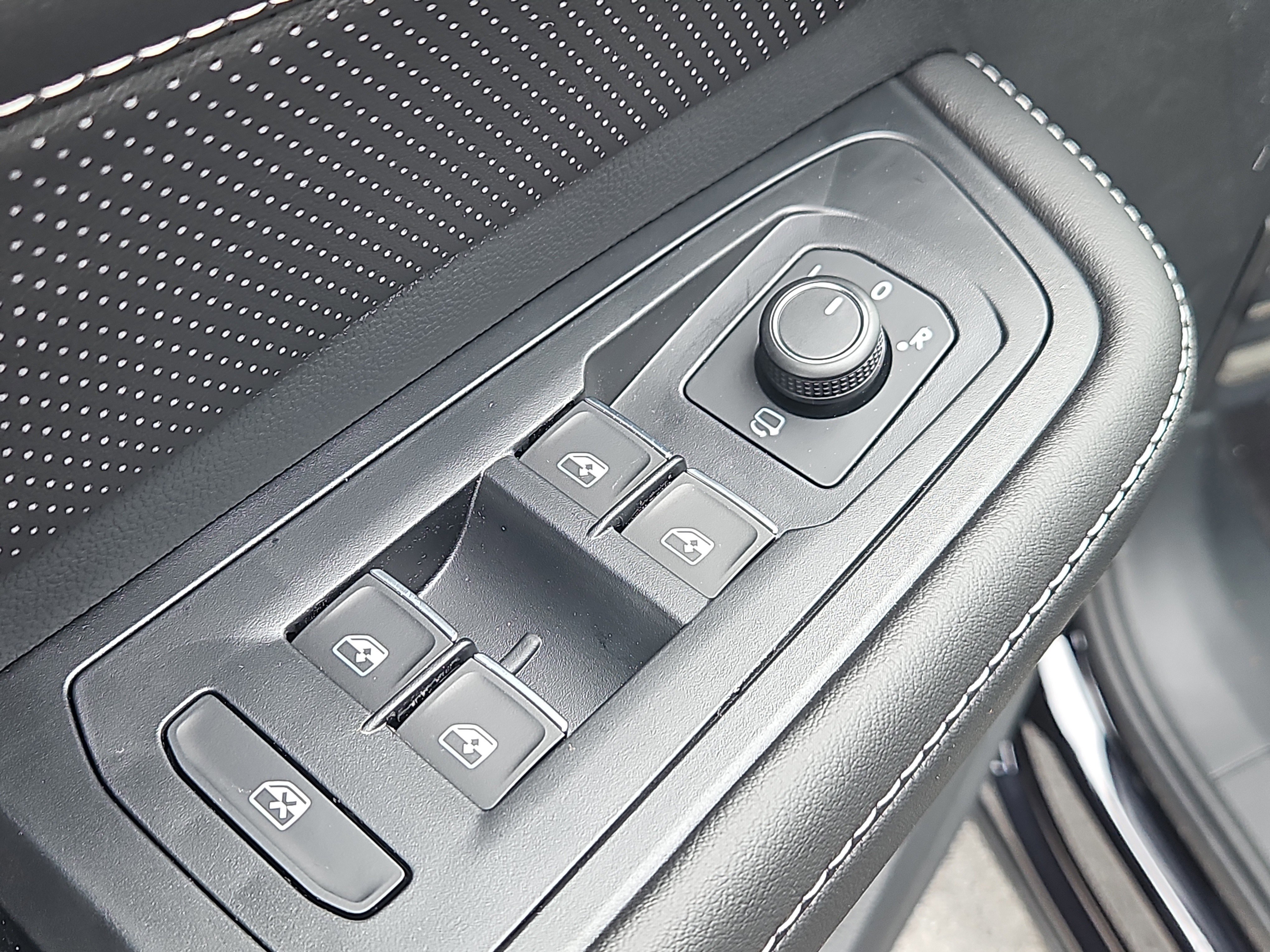 New 2026 Volkswagen Atlas SEL Premium R-Line image 7