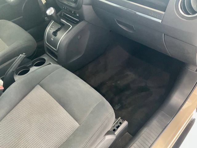 Used 2017 Jeep Patriot Latitude AWD/4WD image 21