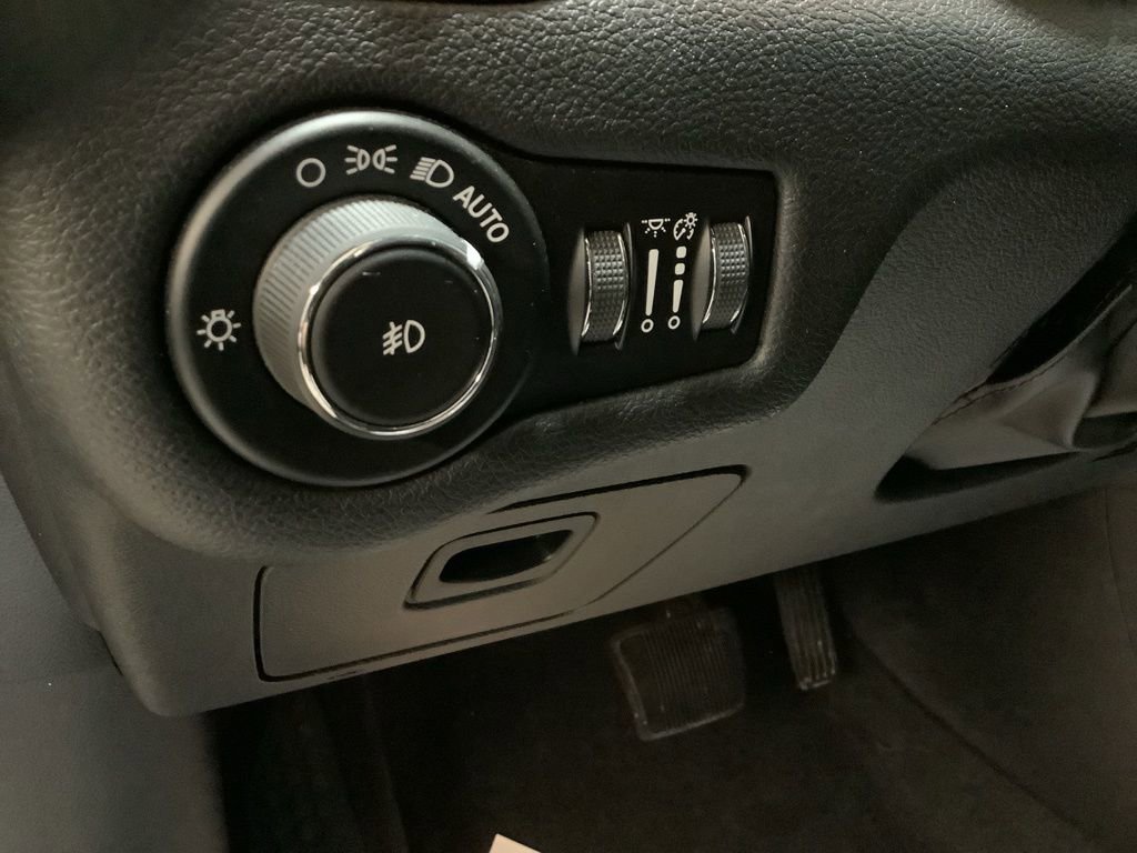 Used 2019 Jeep Cherokee Latitude Plus image 22