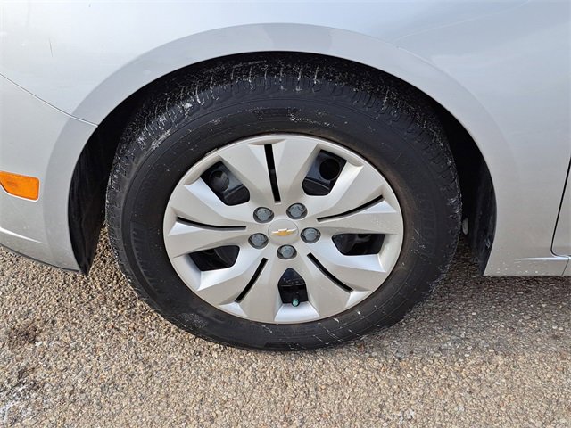 Used 2014 Chevrolet Cruze LS image 9