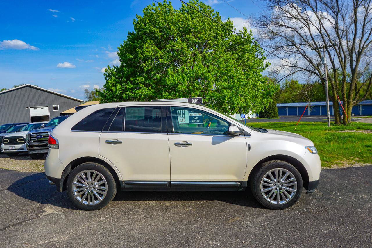 Used 2013 Lincoln MKX AWD image 2