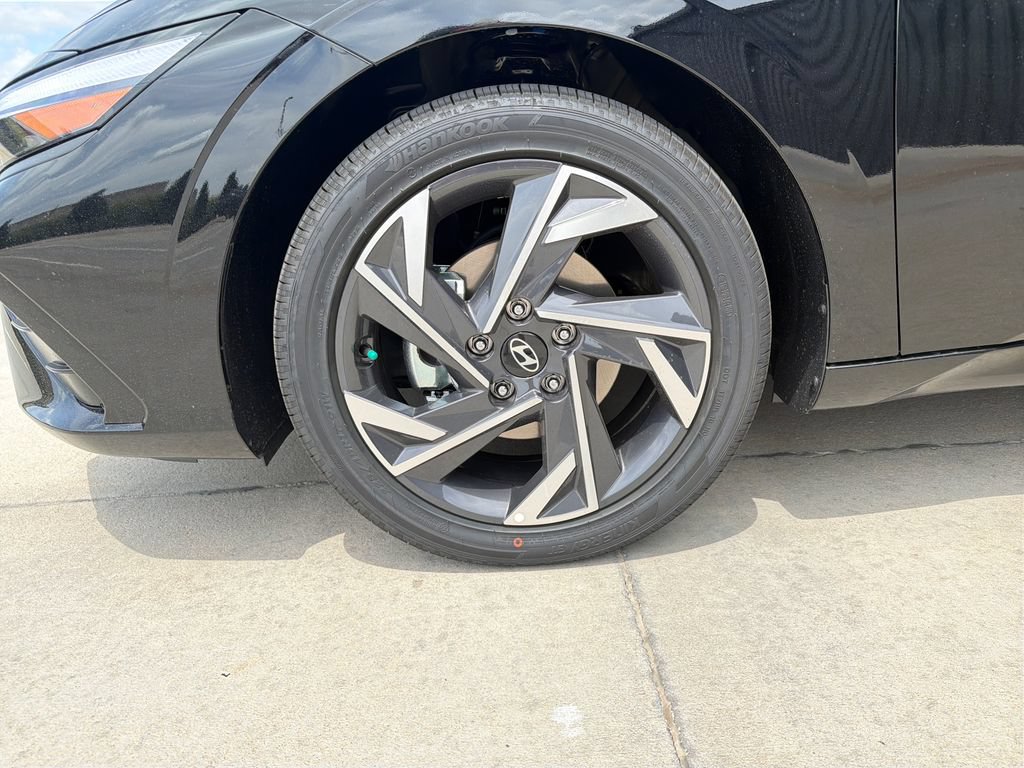 New 2026 Hyundai Elantra Limited FWD image 29