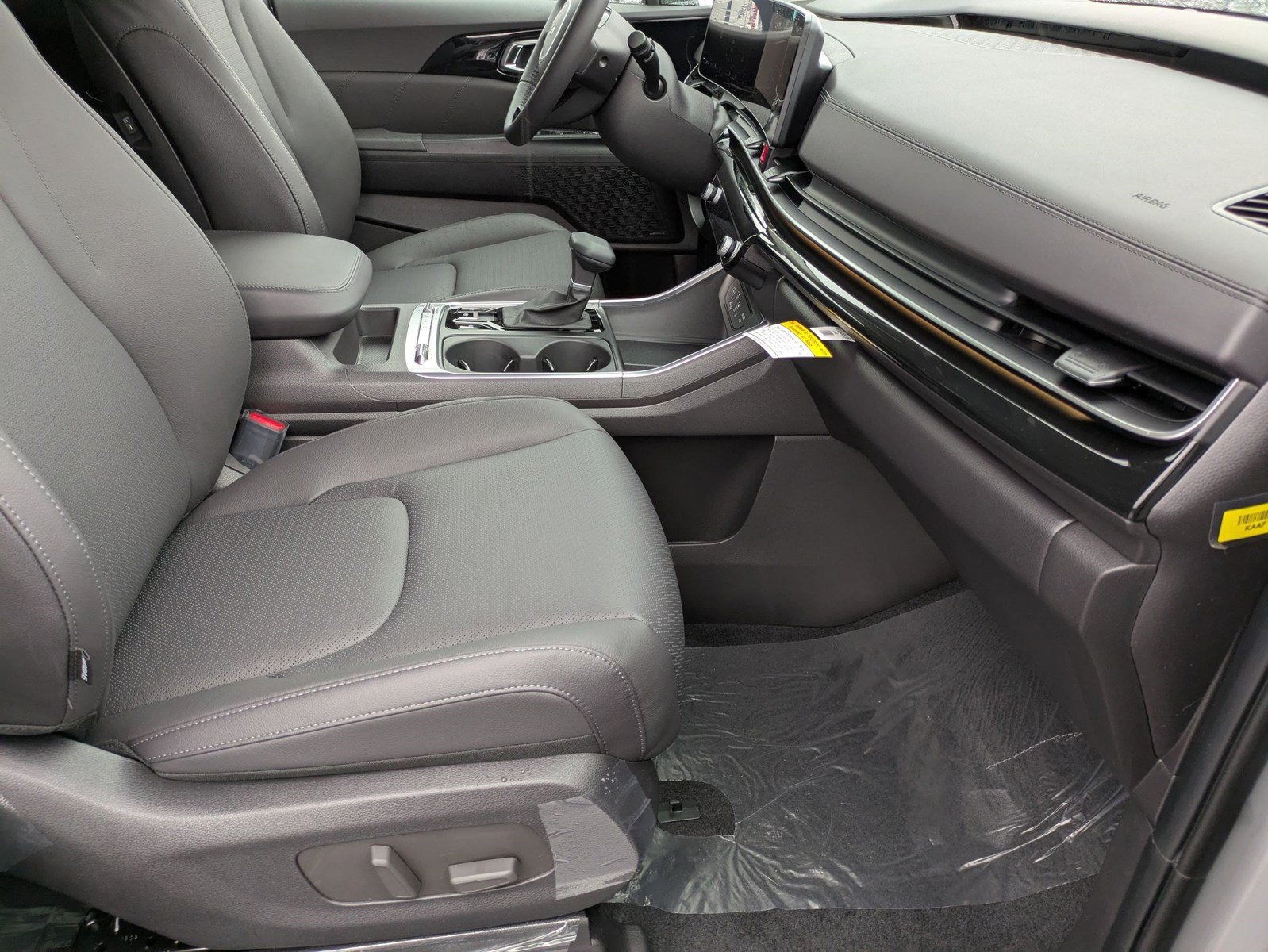 New 2025 Kia Carnival SX Prestige FWD image 24