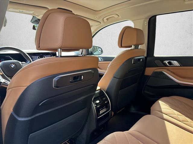 Used 2025 BMW X7 xDrive40i w/ Premium Package AWD/4WD image 21