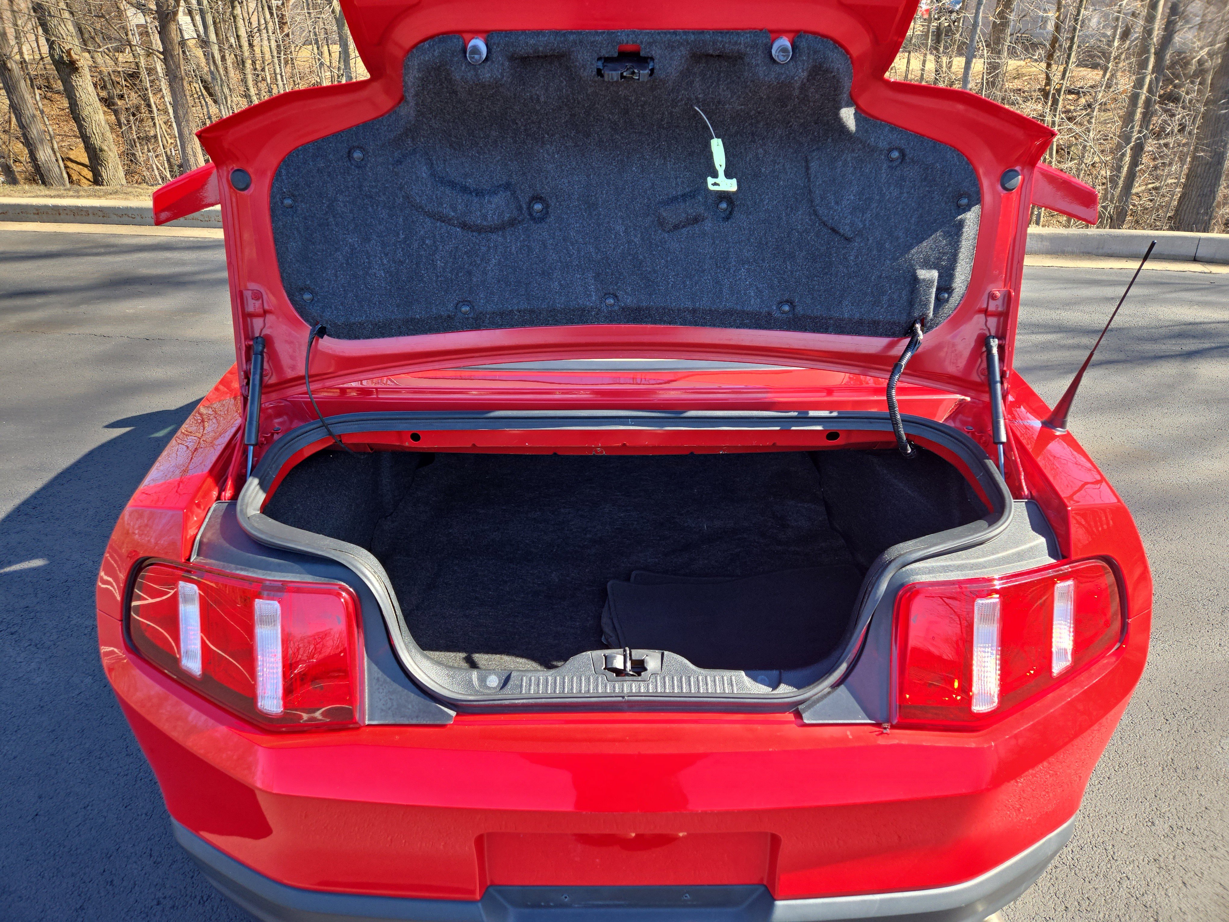 Used 2010 Ford Mustang Convertible image 9