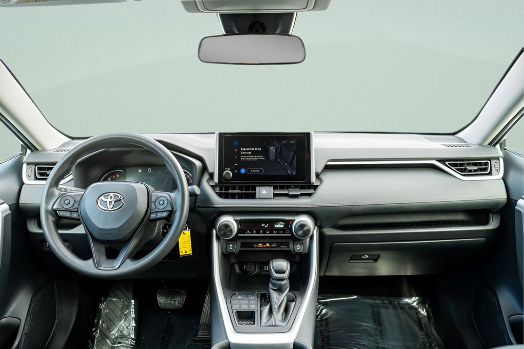 Used 2024 Toyota RAV4 LE AWD/4WD image 17