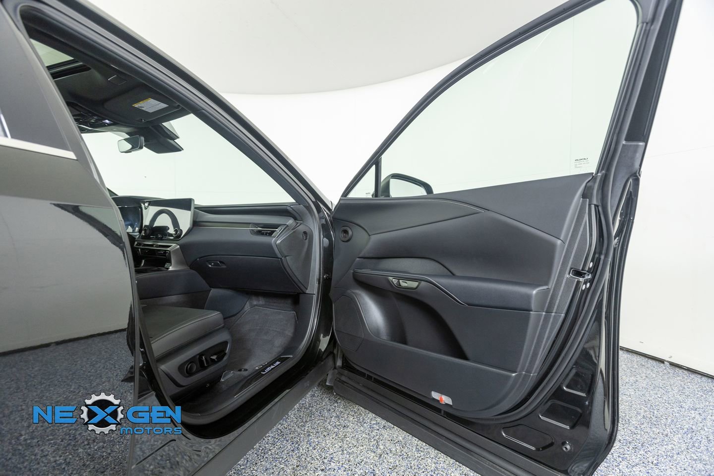 Used 2025 Lexus RX 350 Premium w/ Convenience Package AWD/4WD image 38