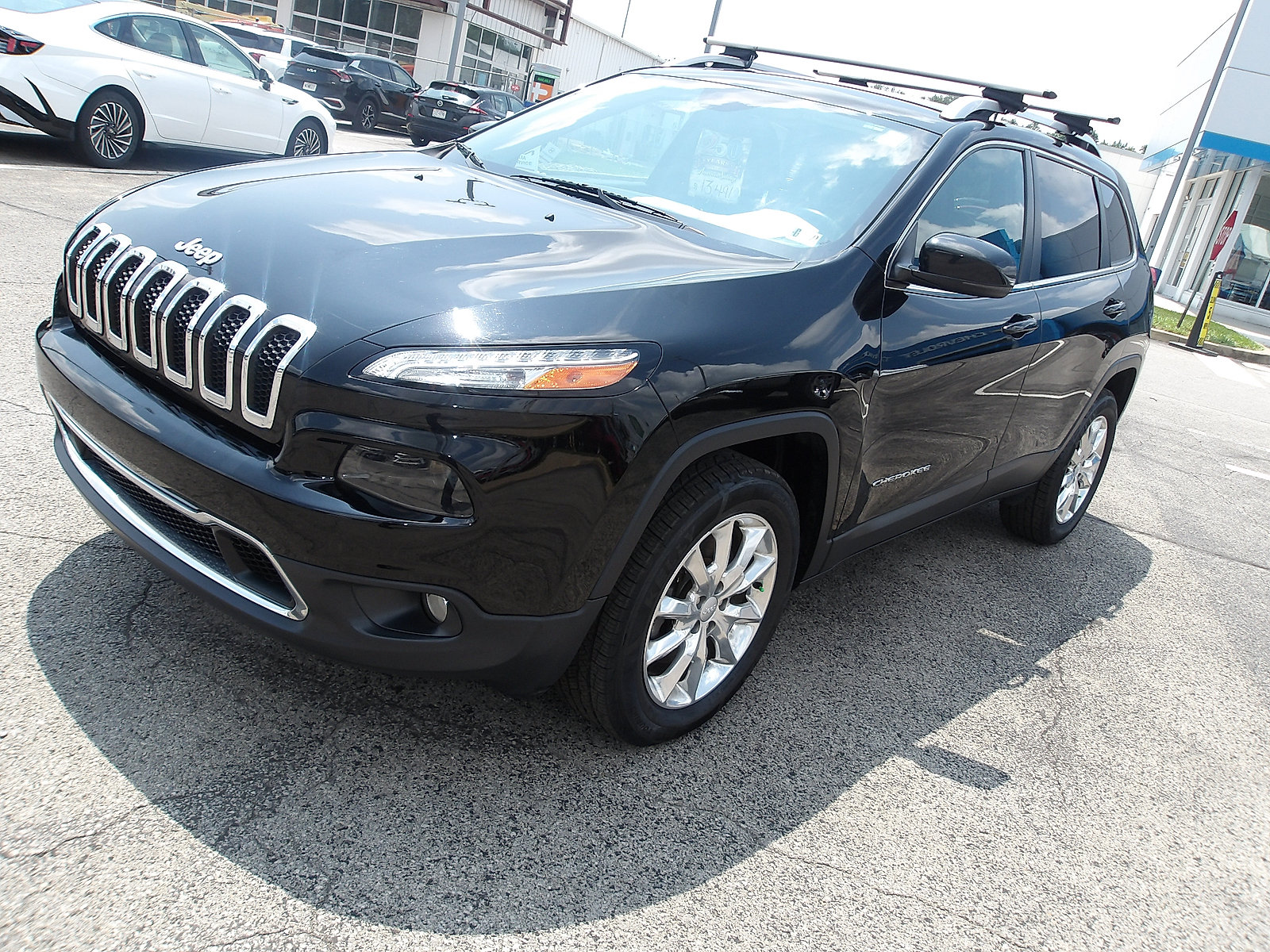 Used 2017 Jeep Cherokee Limited AWD/4WD image 3