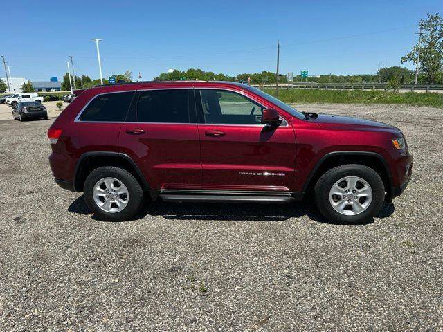 Used 2016 Jeep Grand Cherokee Laredo AWD/4WD image 3