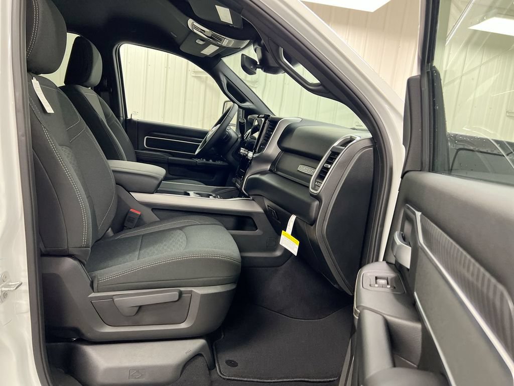 New 2026 RAM 2500 Big Horn AWD/4WD image 21
