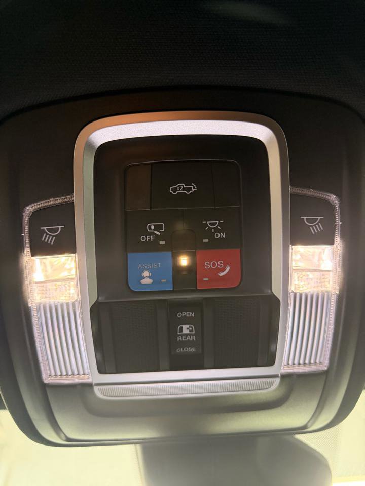 Used 2025 RAM 1500 Laramie AWD/4WD image 29