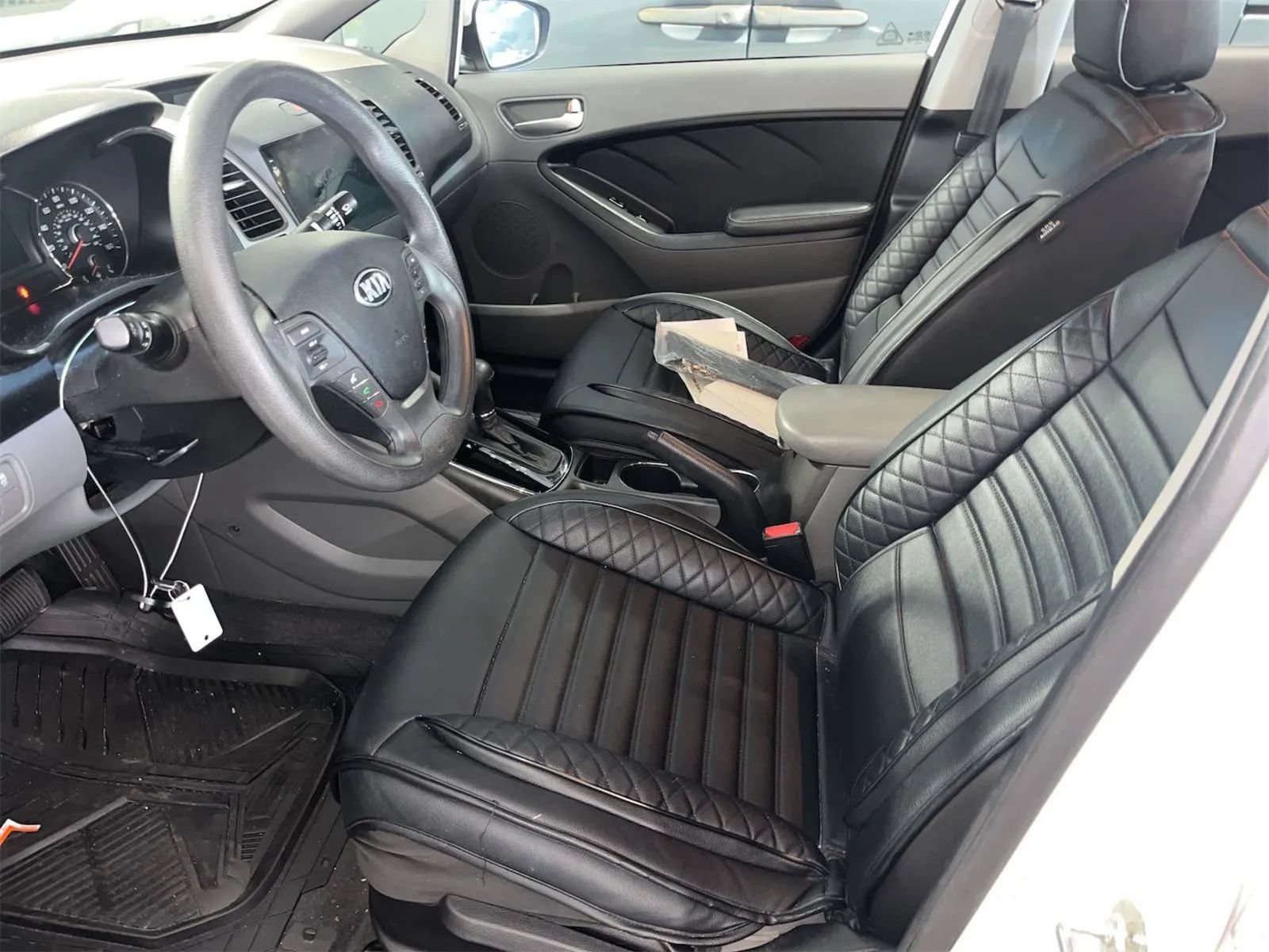 Used 2017 Kia Forte LX FWD image 3