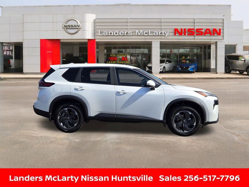 Used 2025 Nissan Rogue SV AWD/4WD image 2