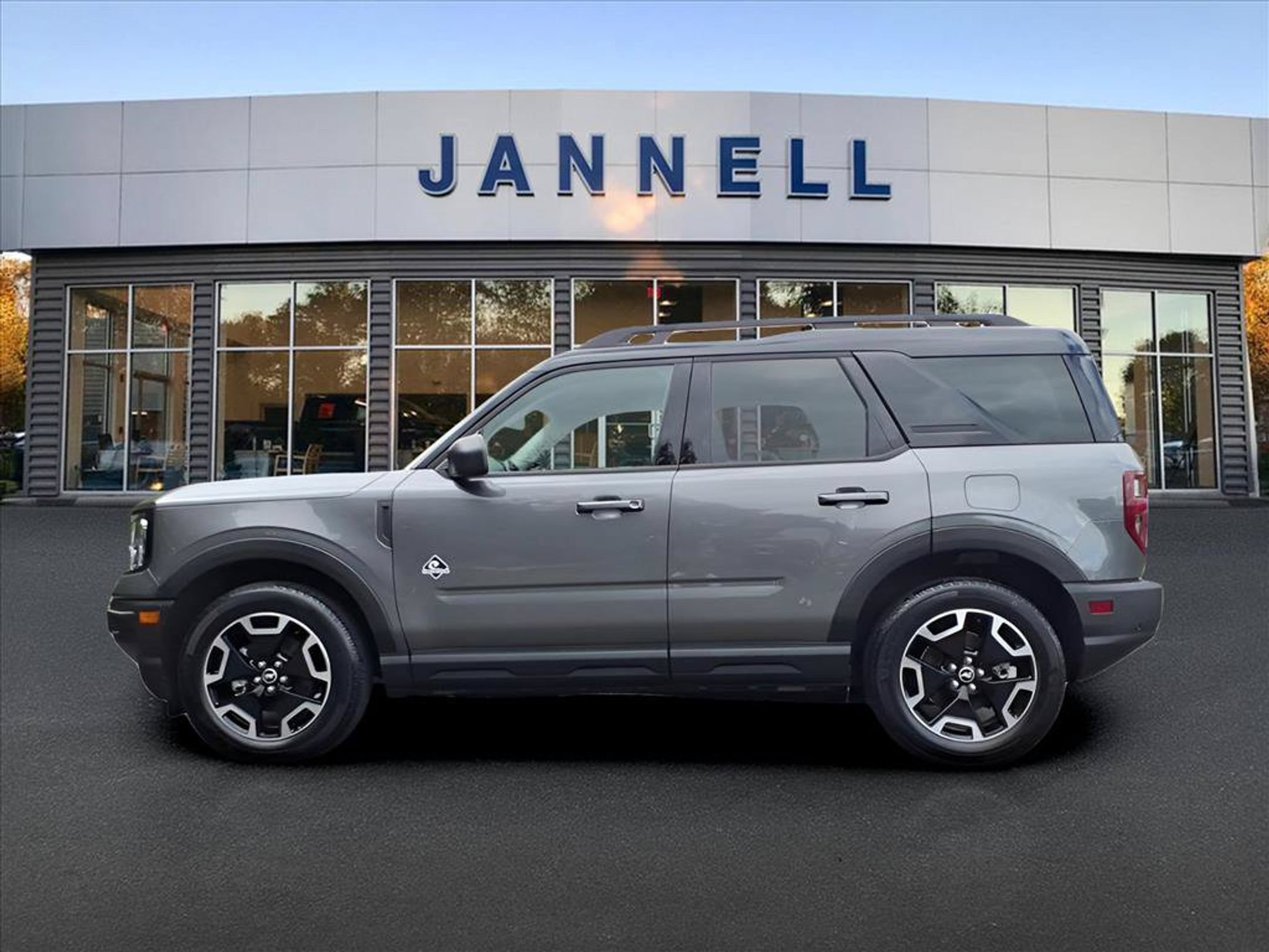 Used 2024 Ford Bronco Sport Outer Banks AWD/4WD image 9