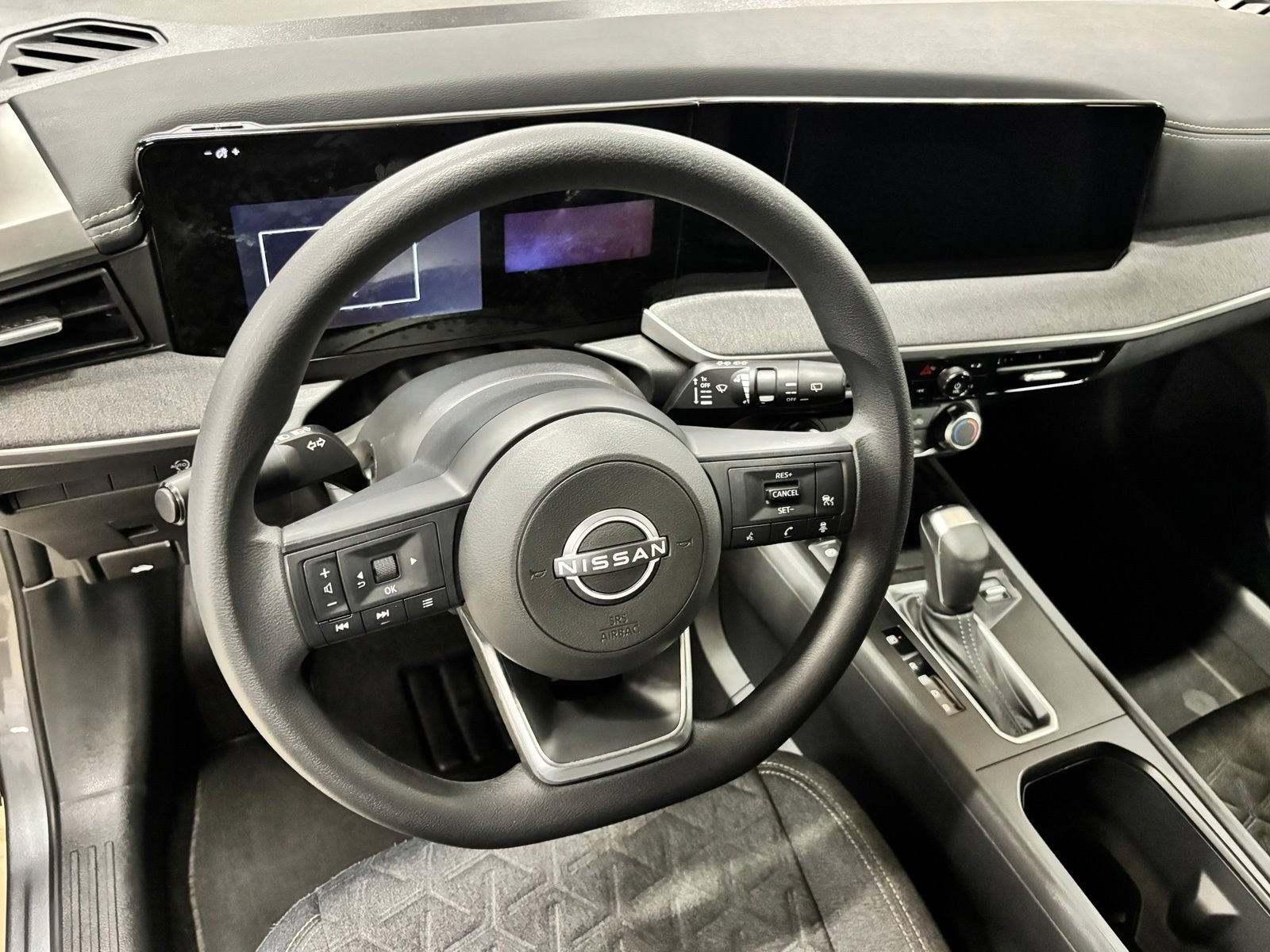 Used 2025 Nissan Kicks SV FWD image 15
