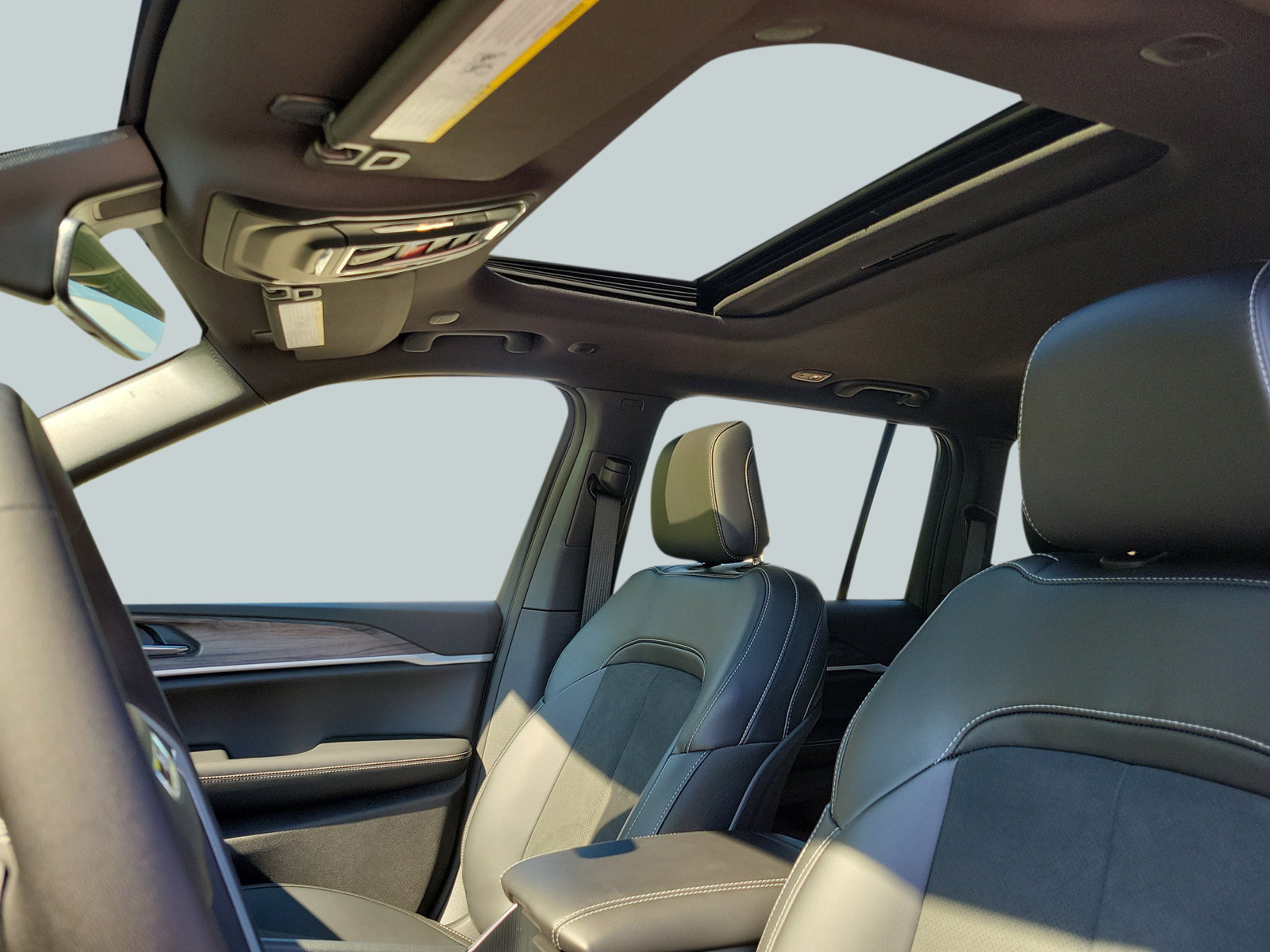 New 2027 Jeep Grand Cherokee Altitude RWD image 25