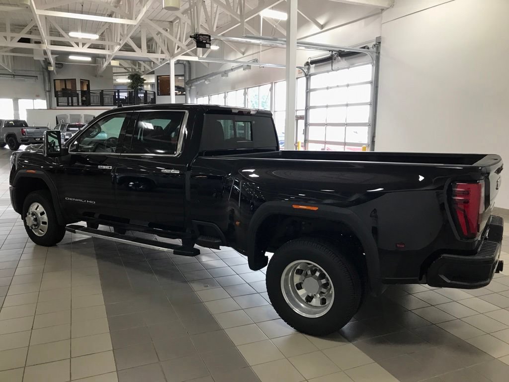 Used 2024 GMC Sierra 3500 Denali w/ Denali Reserve Package AWD/4WD image 3