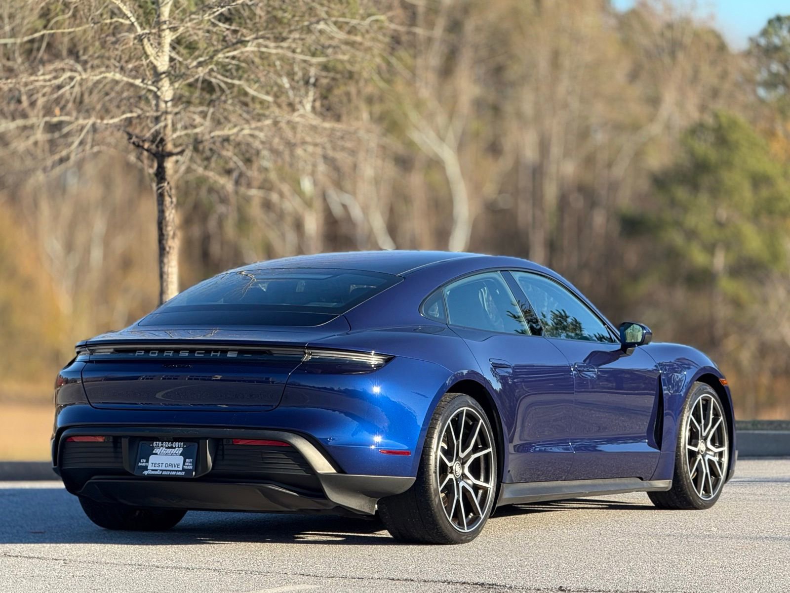 Used 2022 Porsche Taycan Base image 10