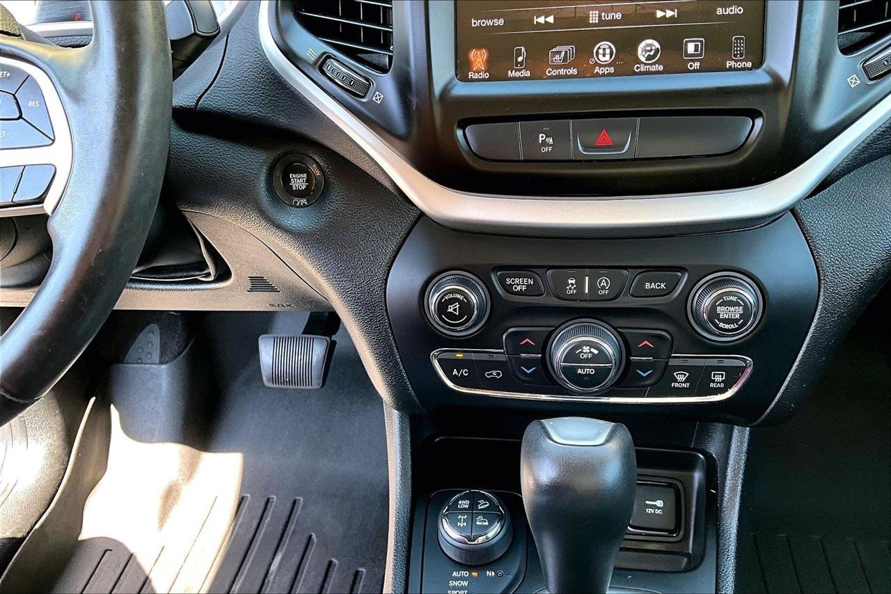 Used 2018 Jeep Cherokee Trailhawk w/ Quick Order Package 27L AWD/4WD image 36