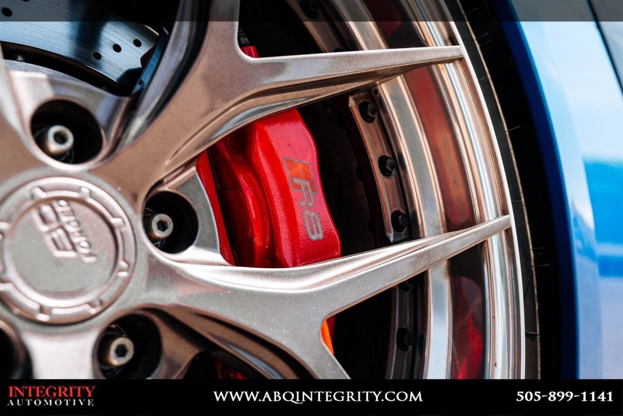 Used 2017 Audi R8 V10 w/ Carbon Exterior Package image 18