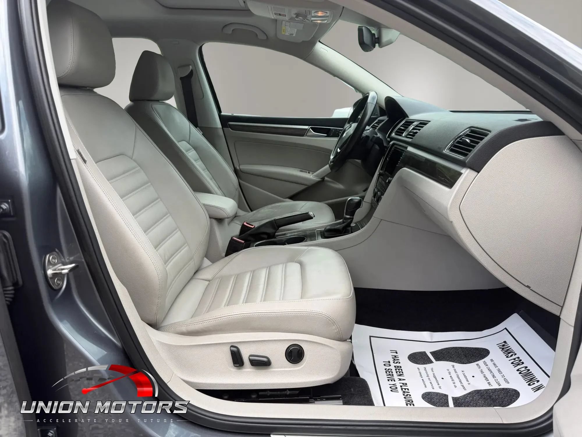 Used 2016 Volkswagen Passat 3.6 SEL Premium FWD image 18