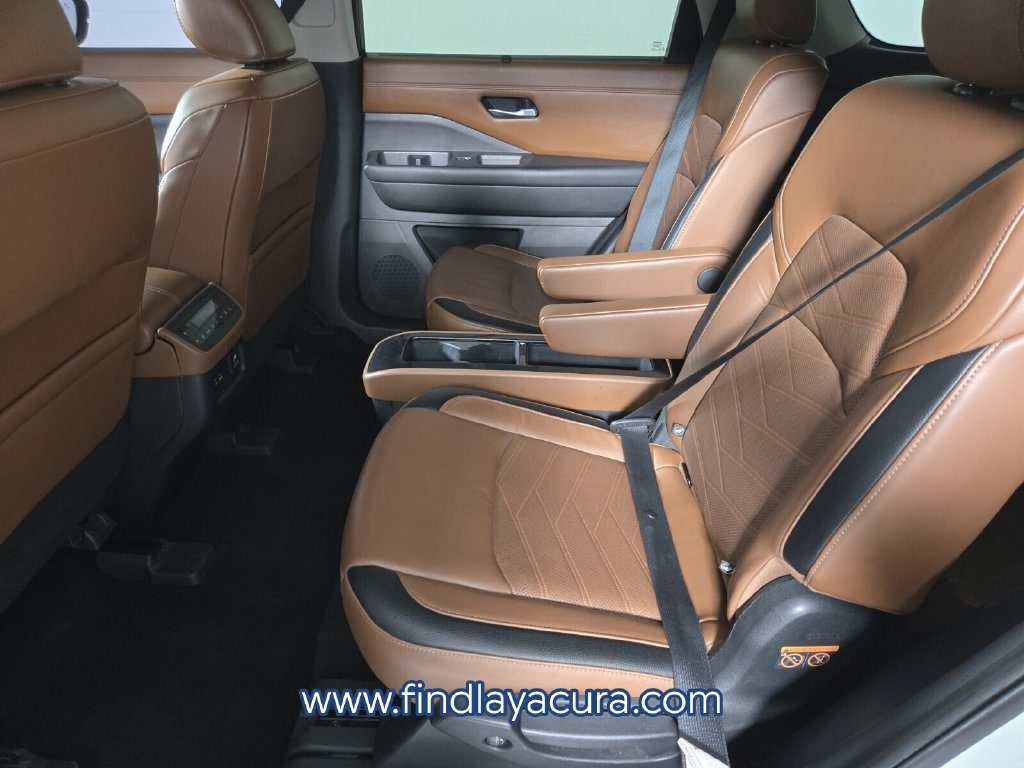 Used 2022 Nissan Pathfinder Platinum w/ Lighting Package (N92) AWD/4WD image 16