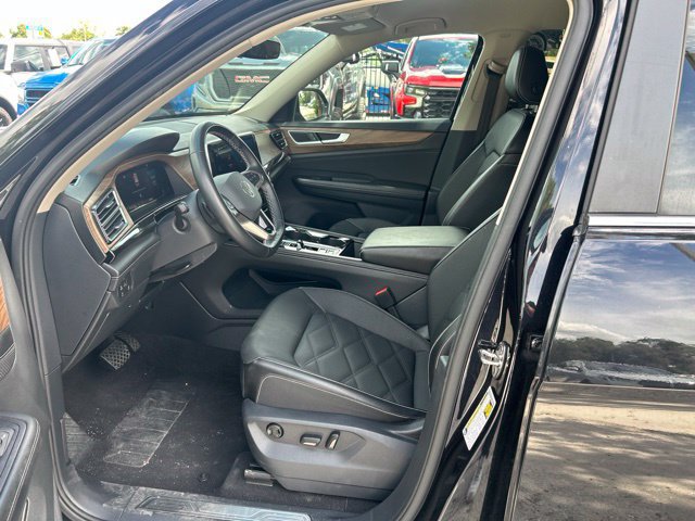 Used 2025 Volkswagen Atlas SE AWD/4WD image 5